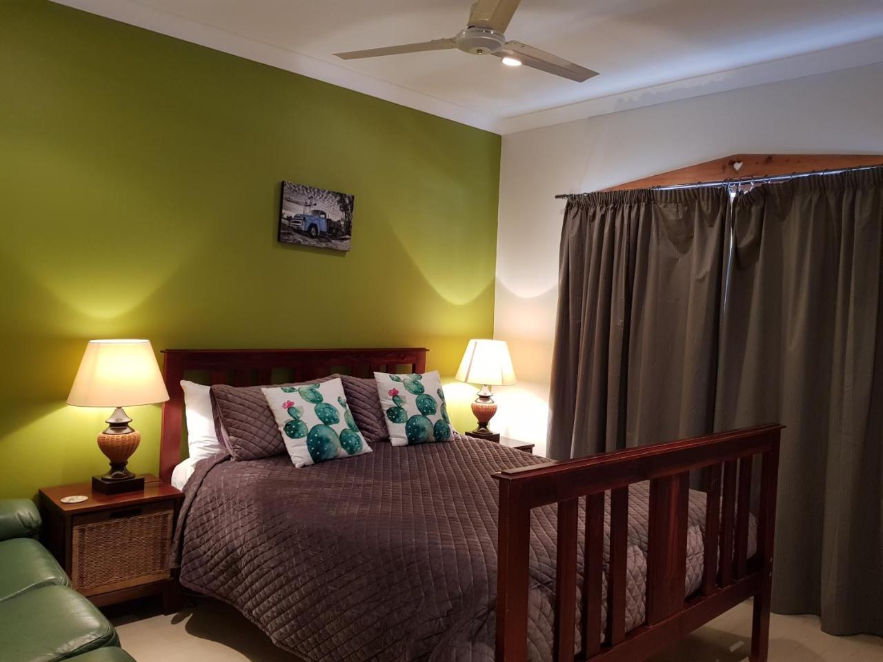 Sonja'S Bed And Breakfast Lightning Ridge Exteriör bild